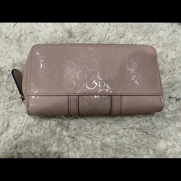 GUESS Wallet - Picture 2 of 3